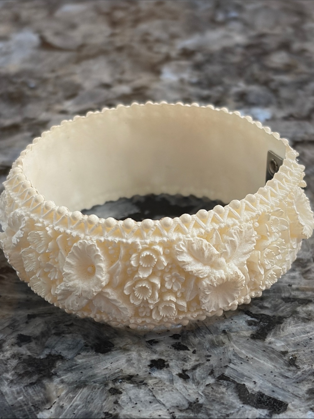 Vintage Molded Celluloid Resin Floral Bangle Clamper Bangle Bracelet - Picture 3 of 7